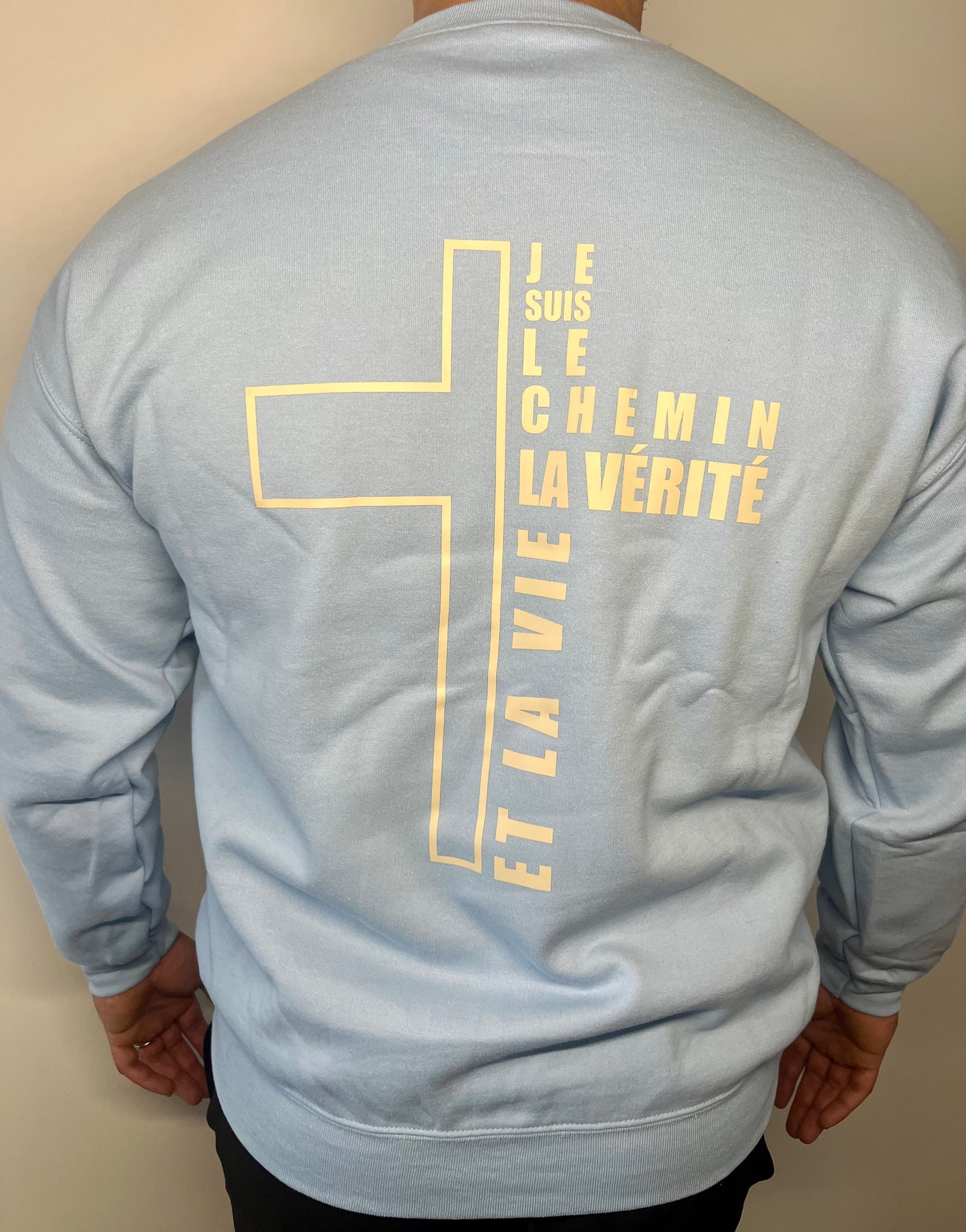 Pull bleu"Création Consacrée"