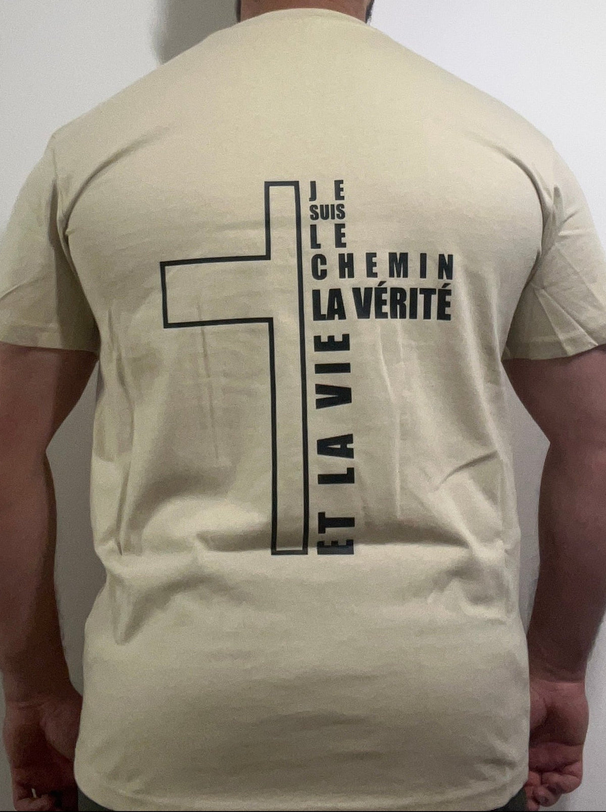 T-shirt sable "JE SUIS LE CHEMIN LA VÉRITÉ ET LA VIE"